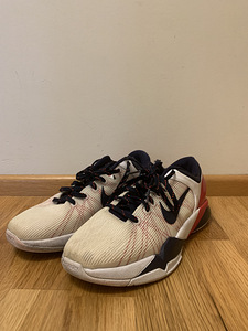 Kasutatud Kobe 7 korvpallitossud (1 foto / 2)