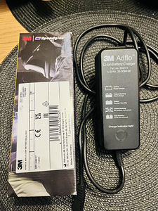 3M Adflo li-ion battery + charger for speedglass (2 foto / 4)