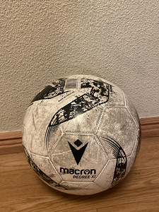 Macron Degree XI jalgpall, suurus 3 (1 foto / 2)