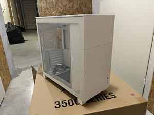 Arvutikorpus Jonsbo D41 Screen ATX Case (5 foto / 10)