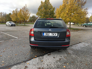 Škoda octavia VRs 2010 2.0 CR diisel 125kw (6 foto / 12)