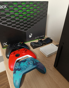 Xbox Series X 1TB + 4TB HDD + 3 пульта с аккумуляторами. (1 фото из 5)
