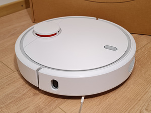 Xiaomi Mi Robot Vacuum робот пылесос (4 фото из 7)