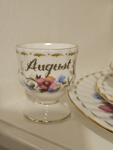 Royal Albert "Цветок месяца" Август (2 фото из 8)