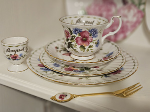 Royal Albert "Цветок месяца" Август (4 фото из 8)