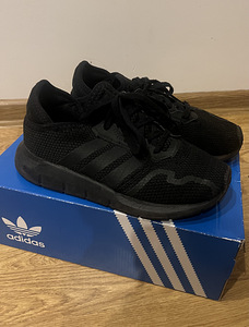 Adidas s.33 (1 foto / 3)