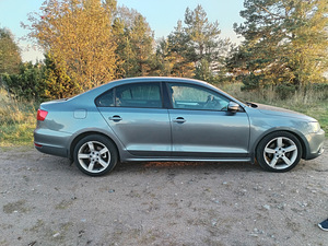 Продается Volkswagen Jetta 2011 (11 фото из 15)