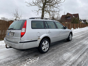 Ford mondeo Ghia 2.5 V6 125kw (3 foto / 8)