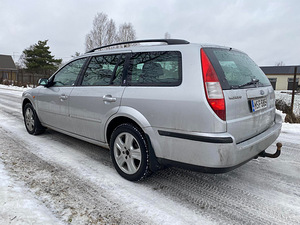 Ford mondeo Ghia 2.5 V6 125kw (4 foto / 8)