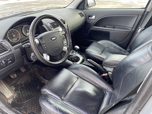 Ford Mondeo Ghia 2.5 V6 125kw (6 foto / 7)
