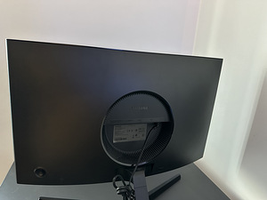 Игровой монитор Samsung 24" изогнутый 144 Гц (5 фото из 6)
