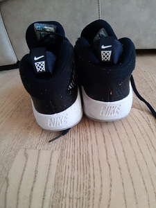 Nike кроссовки, очень мало использ ( раз 5-7)змер 36 (23 см)