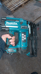 Makita akunaelapüstol (3 foto / 3)