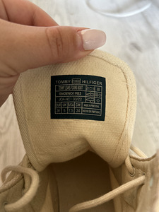 Томми Джинс (2 фото из 2)