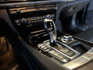 BMW F01 740d (3 foto / 15)