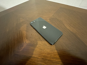 iPhone SE 2020 (9 фото из 10)