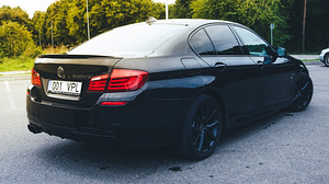 BMW 530d Shadow-line Xdrive (2 foto / 10)