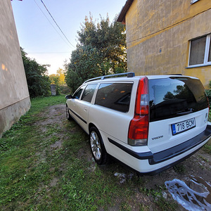 Volvo v70 2.5TDI (2 foto / 6)