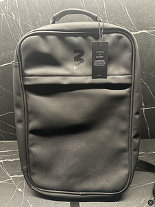 Baltimore Travel Backpack, 15,6L – must (1 foto / 5)