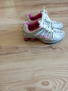 Кроссовки Nike (2 фото из 6)