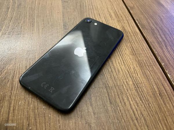 iPhone SE 2020 64 ГБ черный (фото #5)