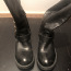 Полностью кожаные черные маленькие поношенные сапоги (фото #2)