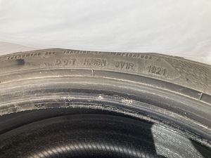 Продам 2 шины 275/35 19 (2 фото из 3)