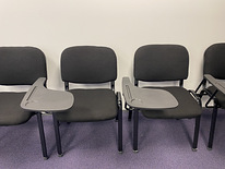 Новые стулья для семинаров со столом