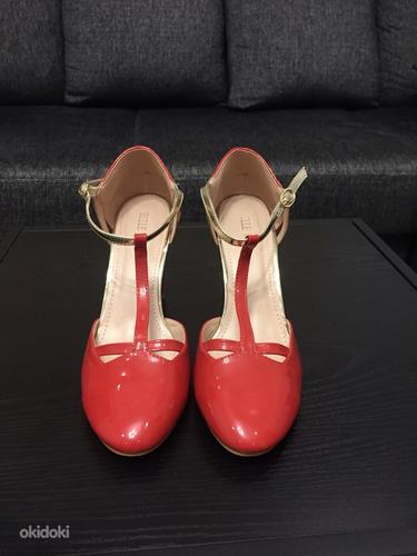 Красные туфли на каблуке, размер 41 (фото #1)