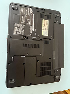 Dell Vostro 1400 (6 фото из 6)
