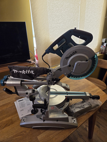 Торцовочная пила MAKITA LS1018LN