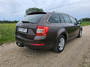 Skoda Octavia 1.6 77kw automaat 4L/100km diisel (4 foto / 15)