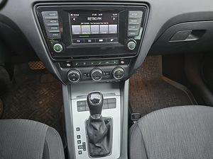 Skoda Octavia 1.6 77kw automaat 4L/100km diisel (12 foto / 15)