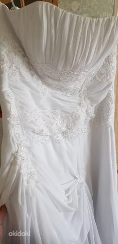 Свадебное платье с ручной вышивкой (фото #2)