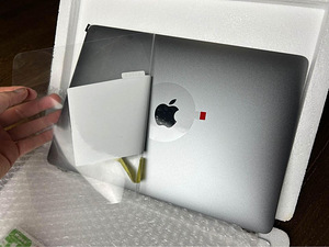 Apple MacBook Pro 13" A1706 ekraan 2017 - 2018 (4 foto / 4)