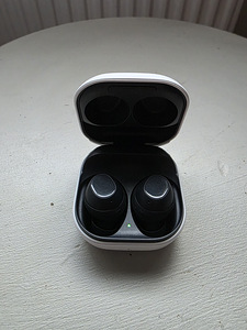 Galaxy buds FE kõrvasisesed kõrvaklapid (2 foto / 2)