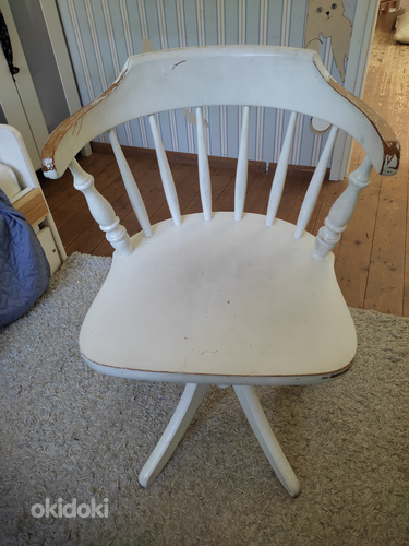 Белый деревянный вращающийся стул (фото #2)