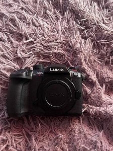 Panasonic Lumix DC-GH5 II (Body) + Lexar 128GB SD Card (2 foto / 6)