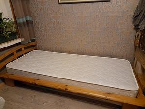 Voodi koos madratsiga (3 foto / 3)