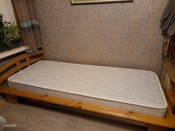 Кровать с матрасом (фото #3)