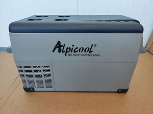 Автомобильный холодильник 35L (7 фото из 10)
