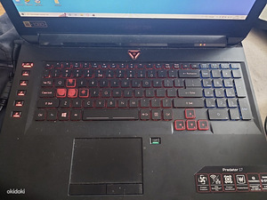 Acer Predator 17. Display transpordi käigus viga saanud (3 foto / 4)