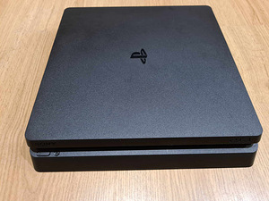 Playstation 4 Slim 1TB (5 foto / 10)