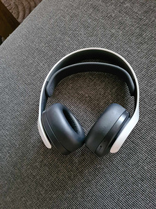 Sony PULSE 3D PS5, must/valge (NO DONGLE) (3 foto / 6)