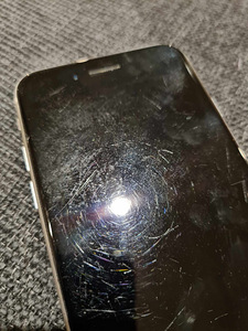 iPhone SE 2020 64gb (6 foto / 7)