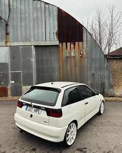 SEAT IBIZA 1.6i (6 foto / 10)