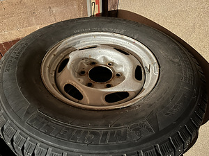 Ford Ranger Michelin naastrehv velgedel 235 75 15 (2 foto / 3)