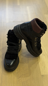 Talve kingad naistele «Kurt Geiger London» (1 foto / 3)