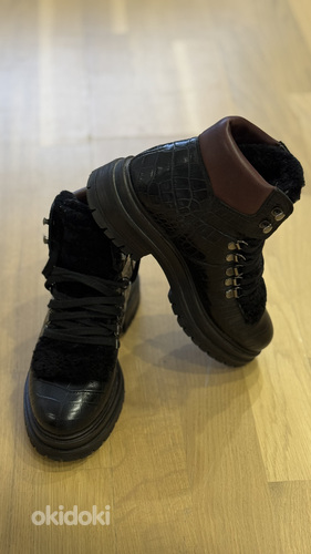 Talve kingad naistele «Kurt Geiger London»