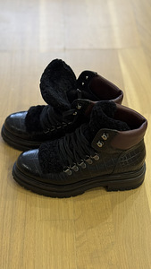 Talve kingad naistele «Kurt Geiger London» (2 foto / 3)